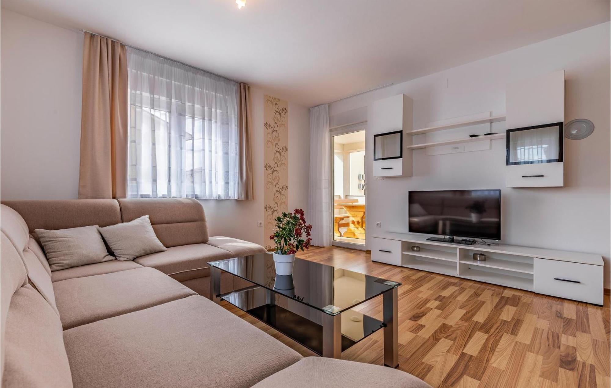 3 Bedroom Beautiful In * Medulin
